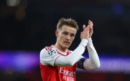 Kneecap Fans Ignite Flares in Pre-Show Glasgow Gathering Video