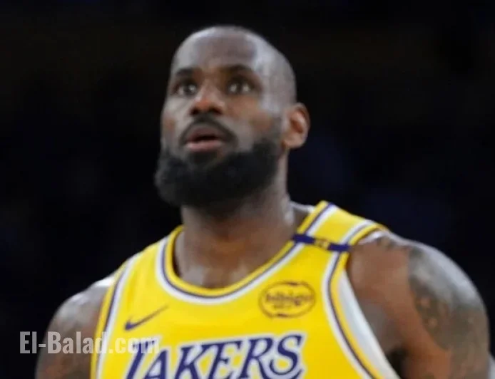 LeBron James Joins Lakers Practice, Discusses Sciatica Before Season Debut