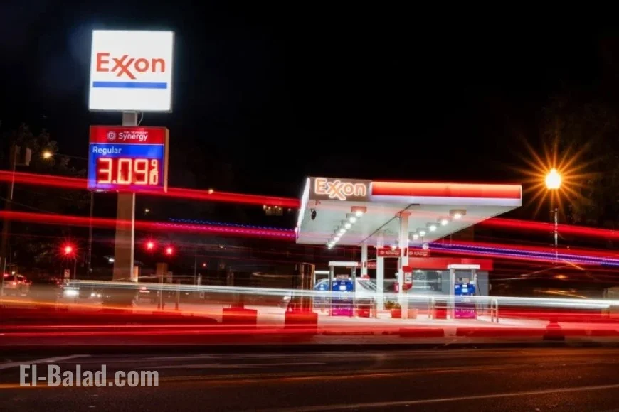 Exxon, Chevron Navigate Unique Strategies Amid Looming Global Oil Surplus