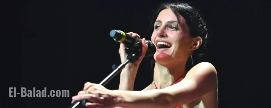 Tim McGraw and Daughter Audrey Deliver Surprise “Barracuda” Performance