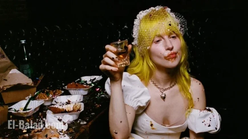 Hayley Williams of Paramore Releases New Track “Showbiz”