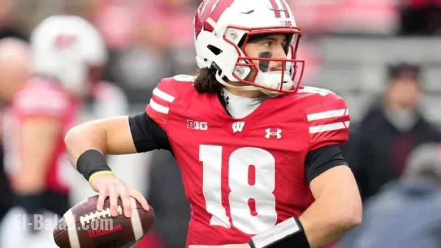 Wisconsin QB O’Neil Leaves Game with Leg Injury