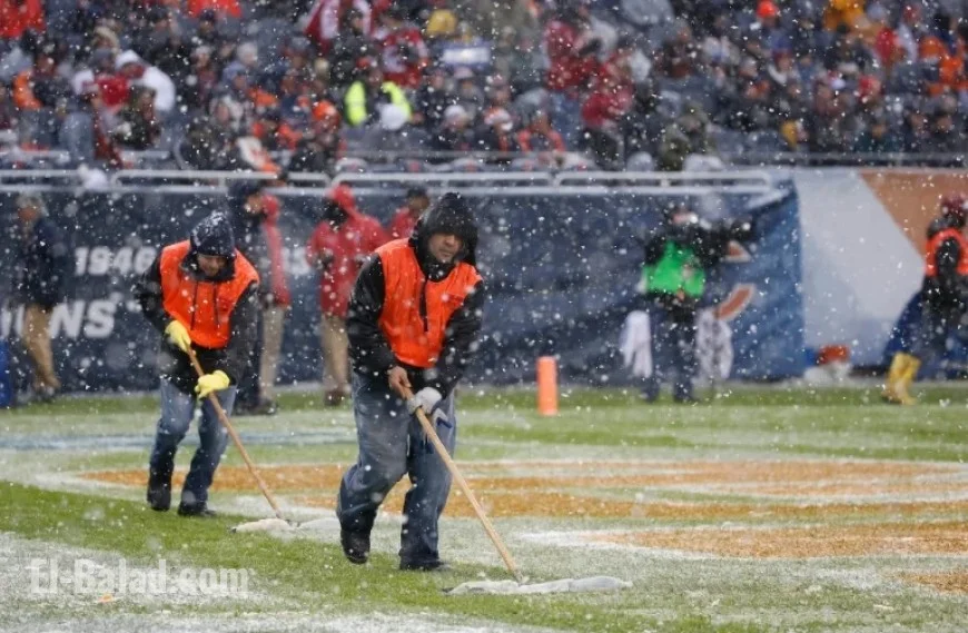 Snowy Showdown: Giants Face Bears in Frigid Soldier Field Battle