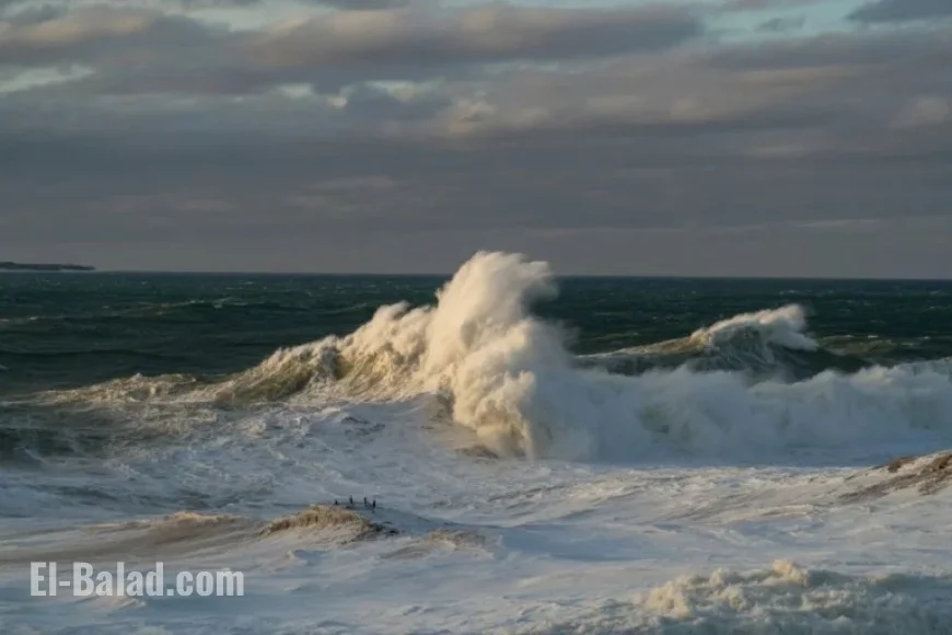 Michigan Issues Gale Warning: Strong November Winds Threaten Tourists and Mariners