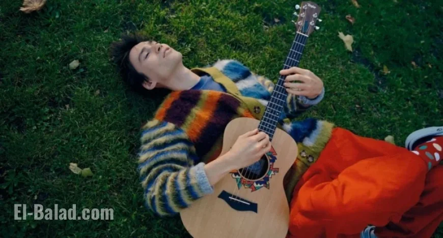 “Taylor and Jacob Collier Launch Innovative DAEAD-Tuned Acoustic Guitars”