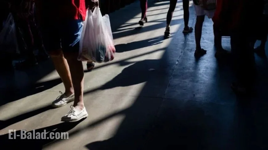 1 in 4 US Households Struggle, Living Paycheck to Paycheck