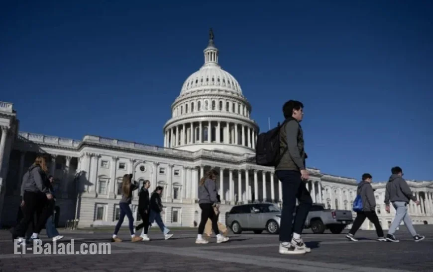 Federal Employees Tackle Overloaded Inboxes as Work Resumes