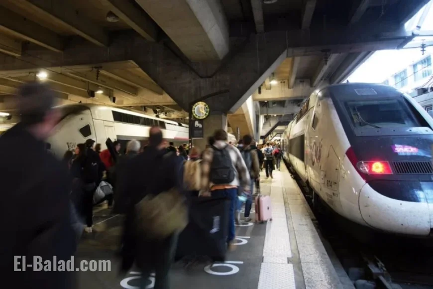 Paris Police Injure Knife-Wielding Man at Montparnasse Station