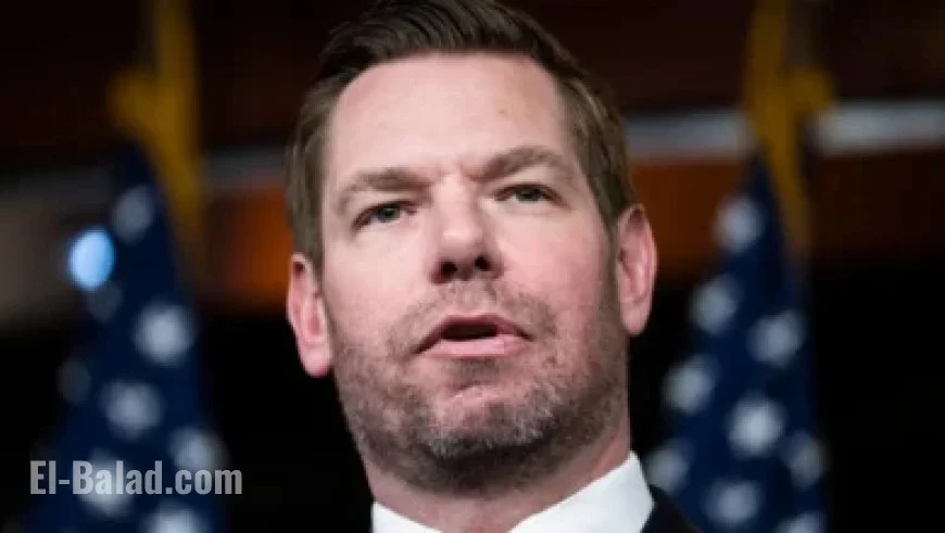 Trump Considers Venezuela Strikes; U.S. Forces Ready for Attack Orders