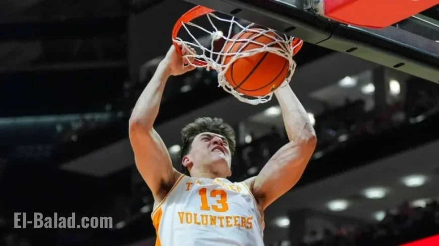 J.P. Estrella Exits Tennessee vs Rice Game with Left Leg Injury