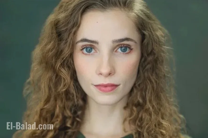 “Wicked Movie Adaptation Unveils Dorothy Casting”