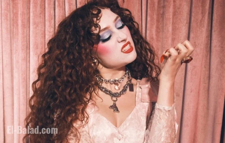 Cambridge Dictionary Names ‘Parasocial’ 2025 Word of the Year