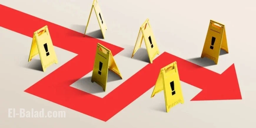 US Economy Nears Recession: Rising Layoffs and Unemployment