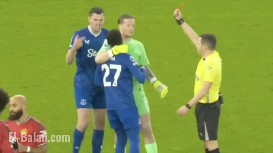 Everton’s Gueye Ejected for Slapping Teammate, Pickford Intervenes vs Man Utd