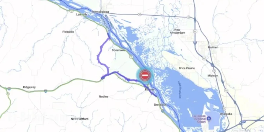 US Highway 61 Partially Closed After Crash