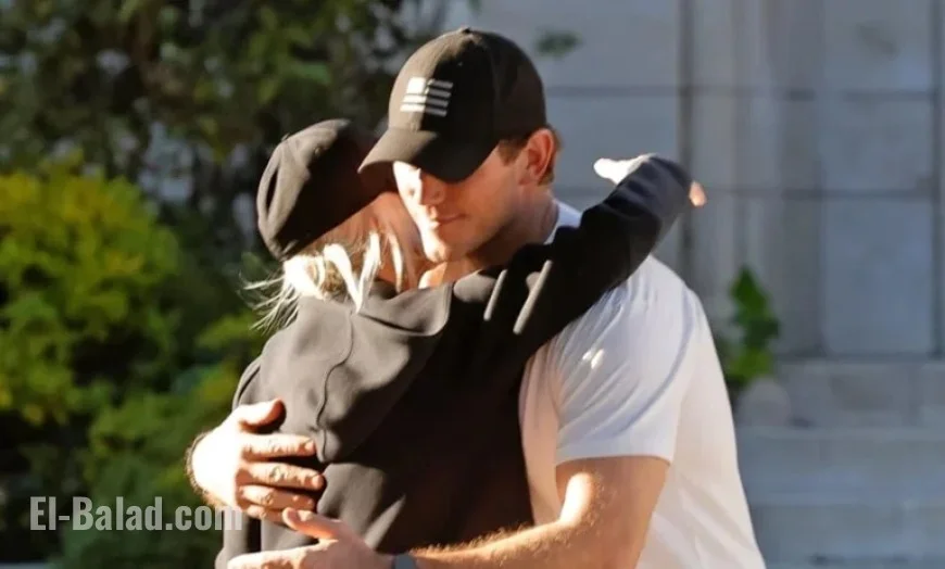 Anna Faris and Chris Pratt Reunite with a Hug During Thanksgiving