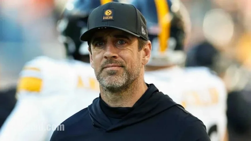 Steelers QB Aaron Rodgers Determined to Play Despite Fractured Left Wrist