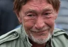 ‘Driving Home for Christmas’ Singer Chris Rea Dies at 74