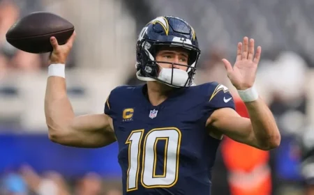 Justin Herbert Returns Against Raiders After Hand Injury Exit