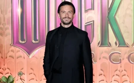 Andrew Lloyd Webber Offers ‘Phantom’ Suggestion to Jonathan Bailey’s ‘Cats’ Pitch | Video