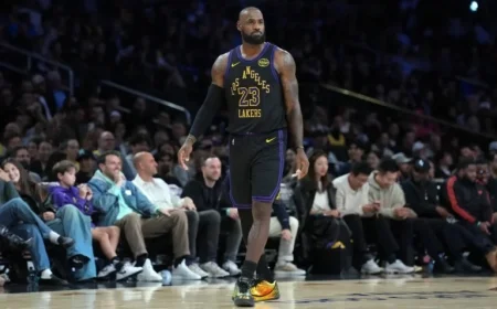 LeBron James, Deandre Ayton Injury Status Revealed for Suns-Lakers Clash