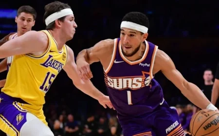 Devin Booker Leaves Suns-Lakers Game
