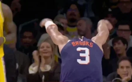 Smith Shines with Stunning Solo Performance