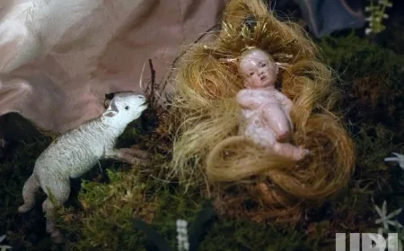 Christmas Tree and Neapolitan Creche Enchant at Met Fifth Avenue