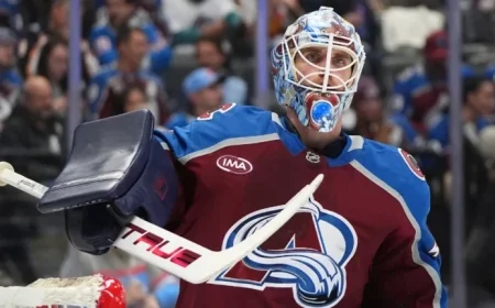 Avalanche’s Scott Wedgewood Exits Game Against Canucks