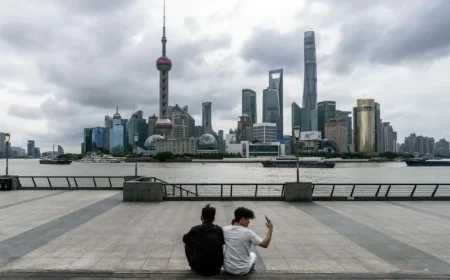 China’s Services Sector Slows, Indicating Economic Weakness