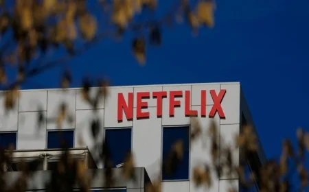 Netflix Stock: Post-Split Slide as M&A Chatter Swirls — What Today’s Move Means for NFLX