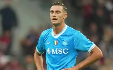 Napoli vs Cagliari at 18:00: Conte Highlights Lucca and Ambrosino