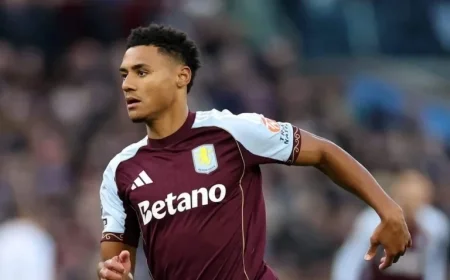 Unai Emery Reveals Ollie Watkins’ Ongoing Knee Pain Management at Aston Villa