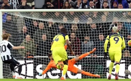 Newcastle 2-2 Tottenham: Jamie Redknapp Criticizes VAR for Controversial Penalty