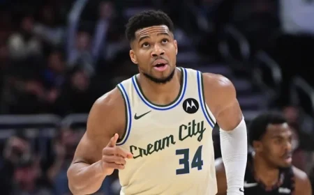 ESPN: Giannis Antetokounmpo Requests Trade from Milwaukee Bucks