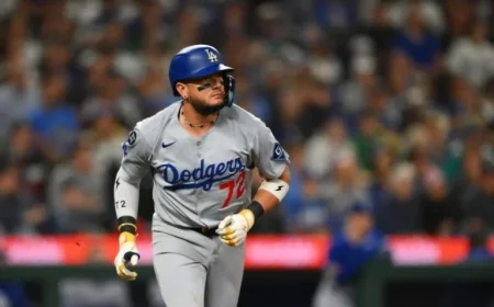 Dodgers Re-Sign Star Infielder Miguel Rojas