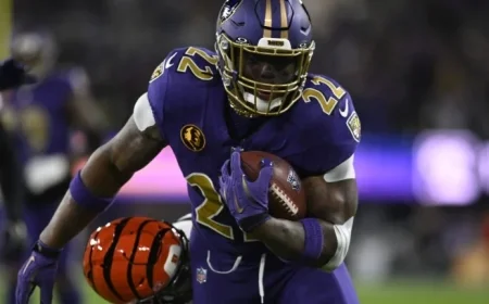 Derrick Henry, Travis Kelce Named Walter Payton Man of the Year Honorees