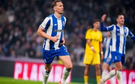 Porto’s De Jong Suffers Devastating Anterior Cruciate Ligament Injury