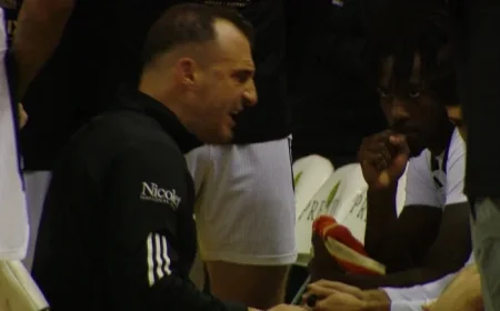 Green Bay Men Surrender Lead, Fall to Robert Morris 80-78