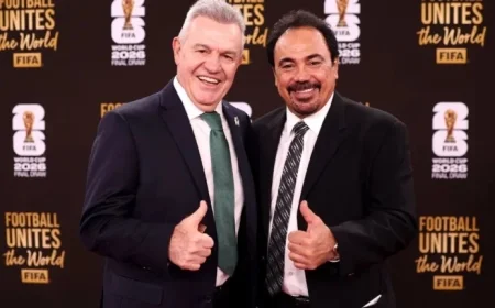 Hugo Sánchez Advises Javier Aguirre During World Cup Draw