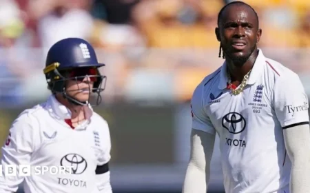 Hayden Criticizes Archer for Bringing Pillow to Gabba