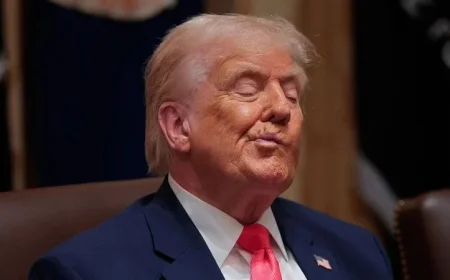 Nellie Bowles Highlights Minor Friday Mishaps