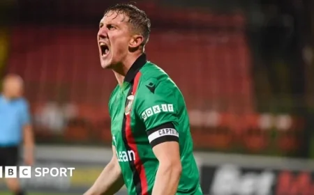 Glentoran Triumphs Over Cliftonville on Penalties, Advances to BetMcLean Cup Semis