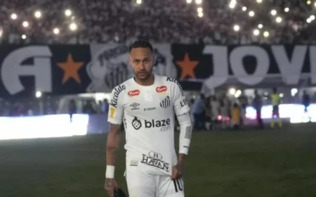 Neymar Heroically Saves Santos Despite Playing Injured