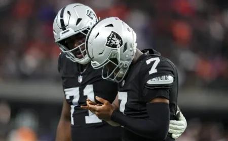 Geno Smith Exits; Kenny Pickett Leads Raiders in Fourth Quarter