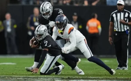 Raiders’ Geno Smith Injures Shoulder Against Broncos, Kenny Pickett Steps In