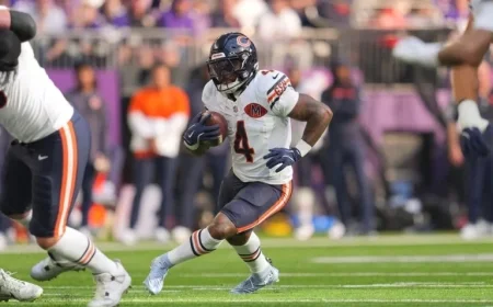 D’Andre Swift Struggles; Bears Trail Packers at Halftime