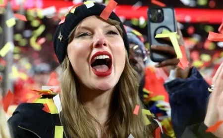 Taylor Swift Attends Chiefs Game Tonight: Latest SNF Updates