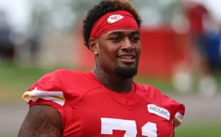 Chiefs LT Simmons to Miss at Least 4 Games Due to Wrist Injury