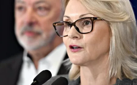 Quebec Health Adds 100 Executives Despite Promise to Cut Numbers